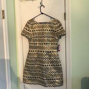 Vince Camuto Gold Grey Short Sleeve A-Line Dress
